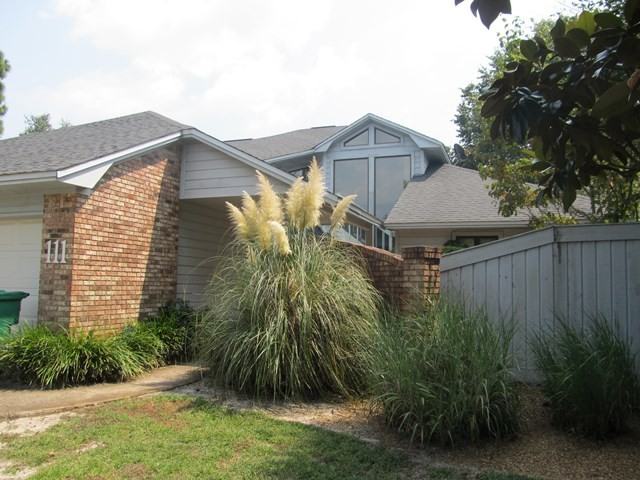 111 Country Club Dr W - Photo 2 of 25