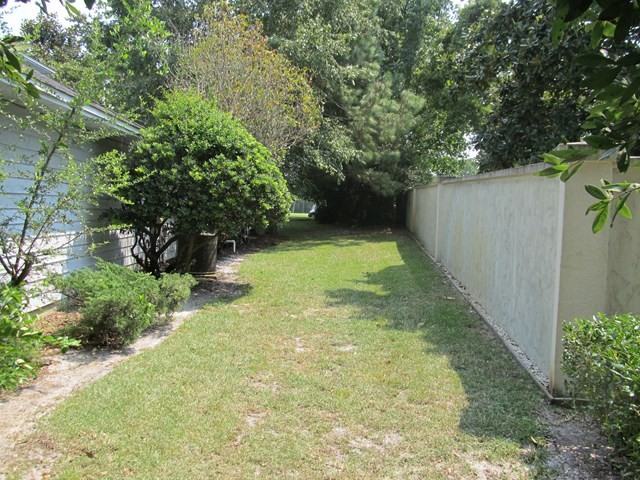 111 Country Club Dr W - Photo 3 of 25