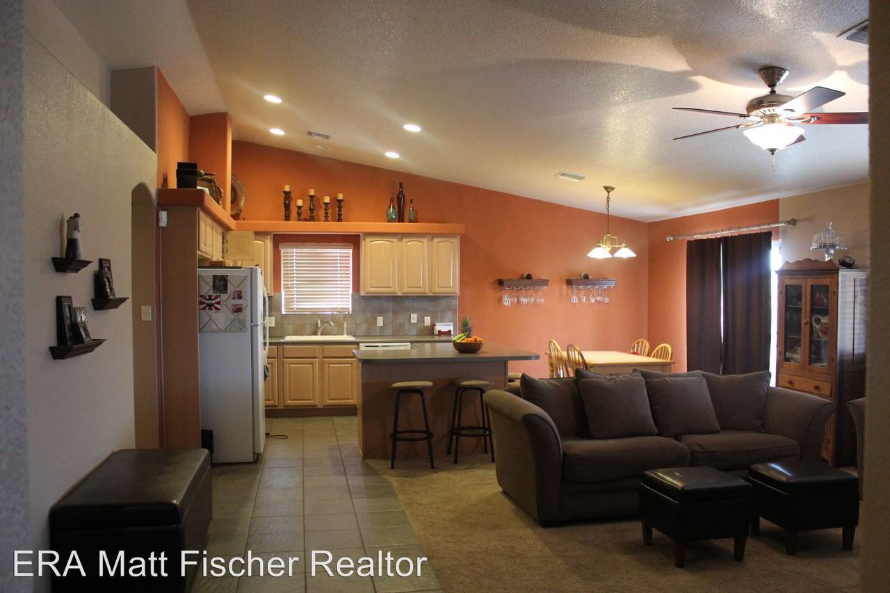 11724 E 28th Pl - Photo 2 of 8