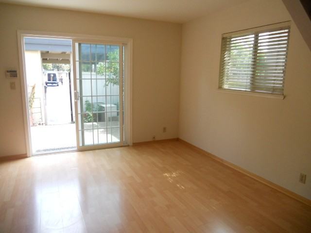 1398 N Loop Dr - Photo 3 of 12