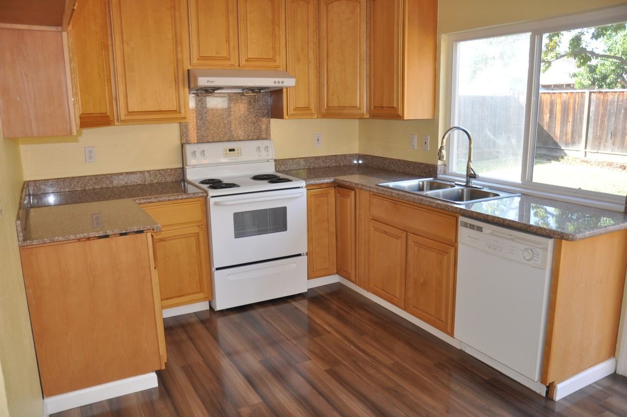 6770 Moselle Dr - Photo 3 of 12