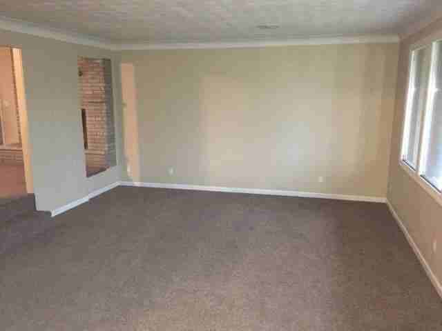 10899 N Ross St - Photo 2 of 14