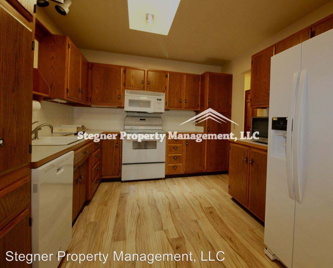 1312 Green Gables Ct - Photo 3 of 11