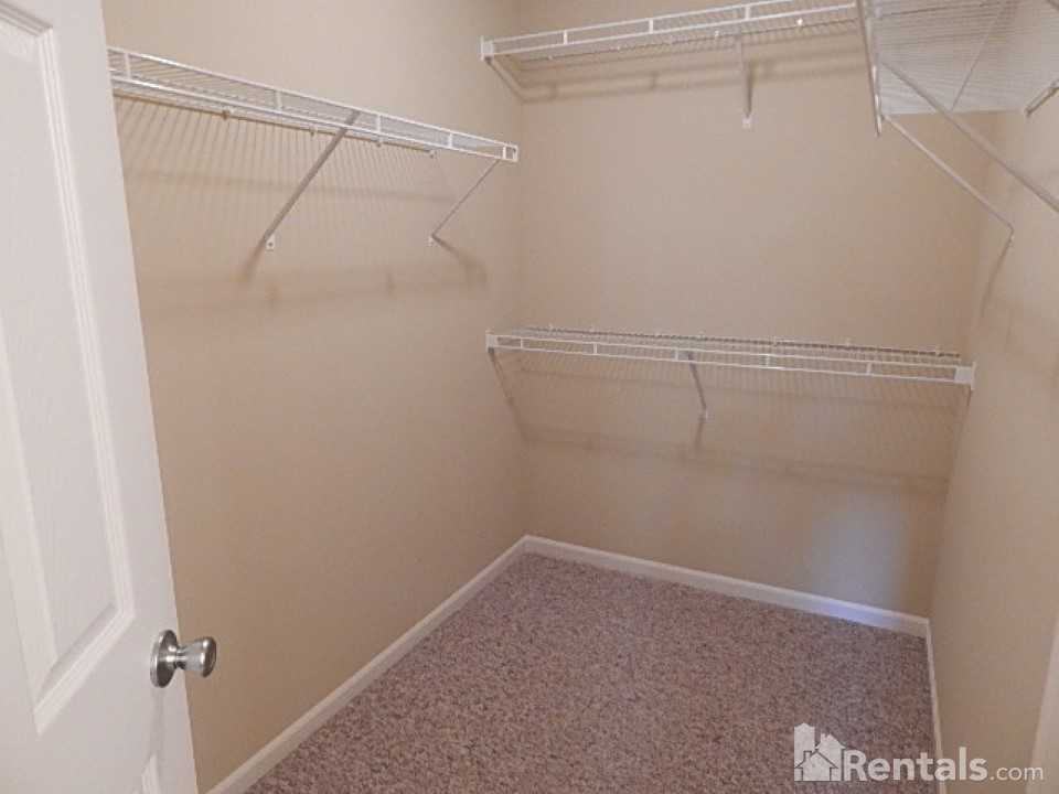 7740 Trisa Ct - Photo 3 of 9