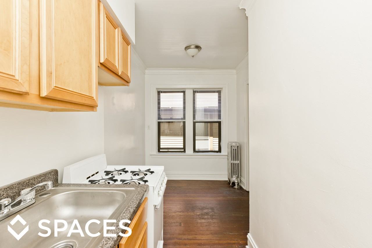 4641 N Paulina St - Photo 3 of 16