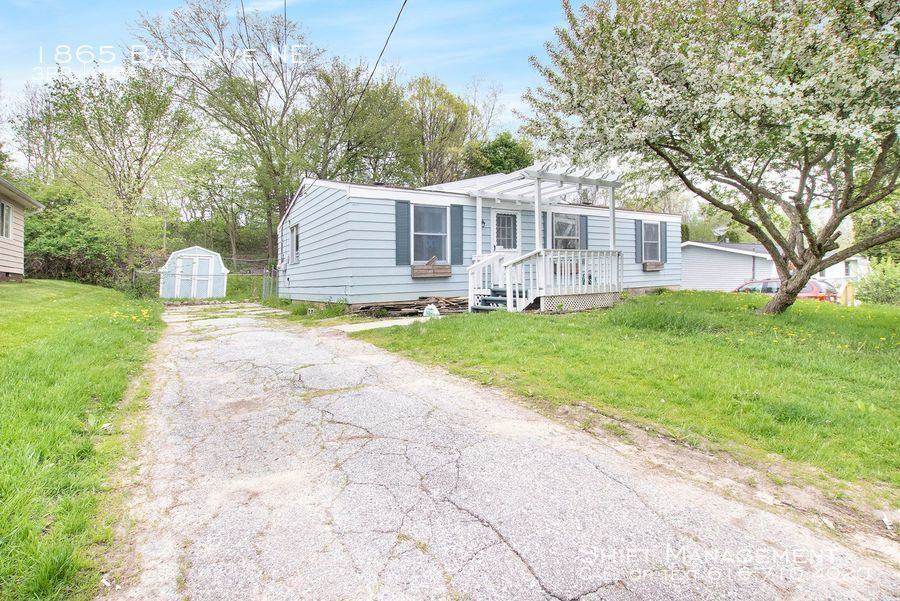 1865 Ball Ave Ne - Photo 3 of 17