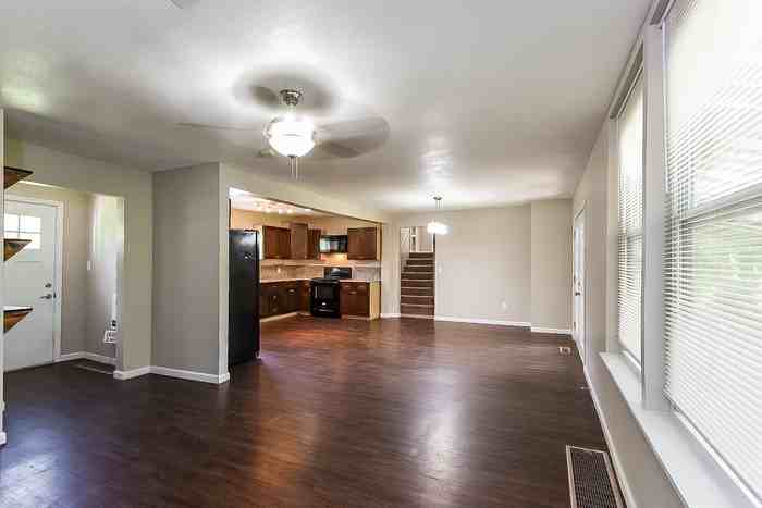 10107 E 96th St - Photo 2 of 8