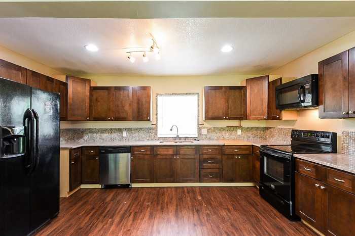 10107 E 96th St - Photo 3 of 8