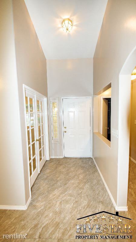 10103 Huntington Downs Ave - Photo 3 of 23