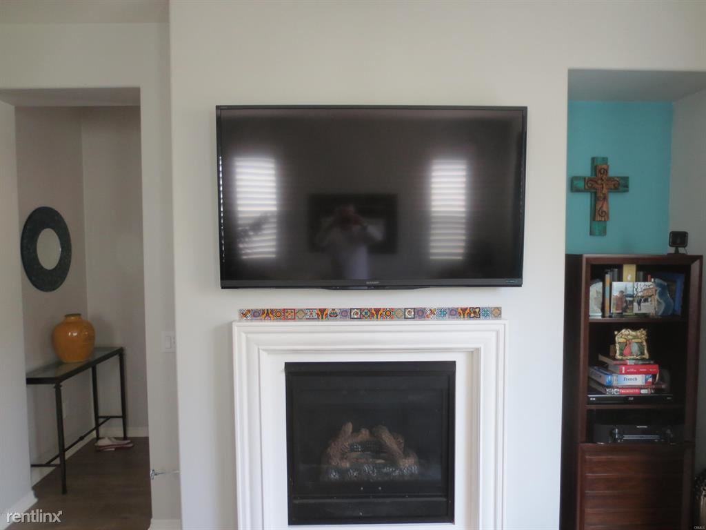 1710 E Mariposa Ave #2 - Photo 3 of 10