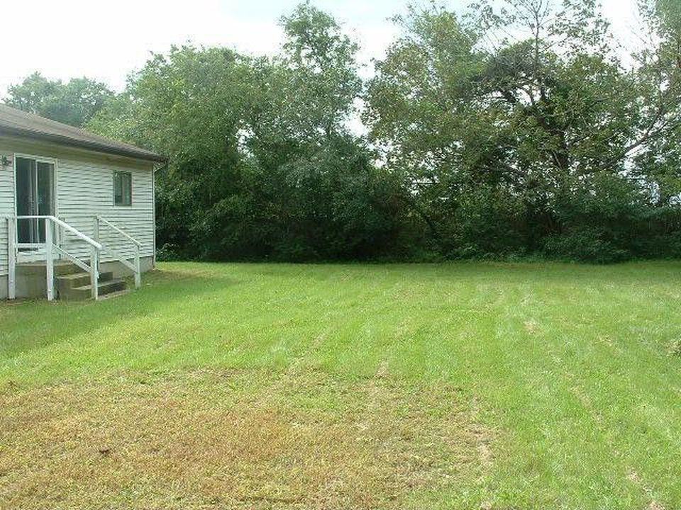 77 Deer Park St - Photo 3 of 10