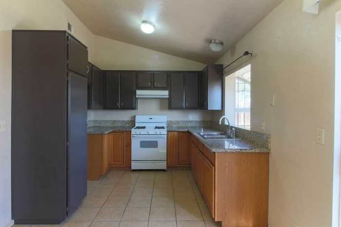 25513 Fir Ave - Photo 2 of 10