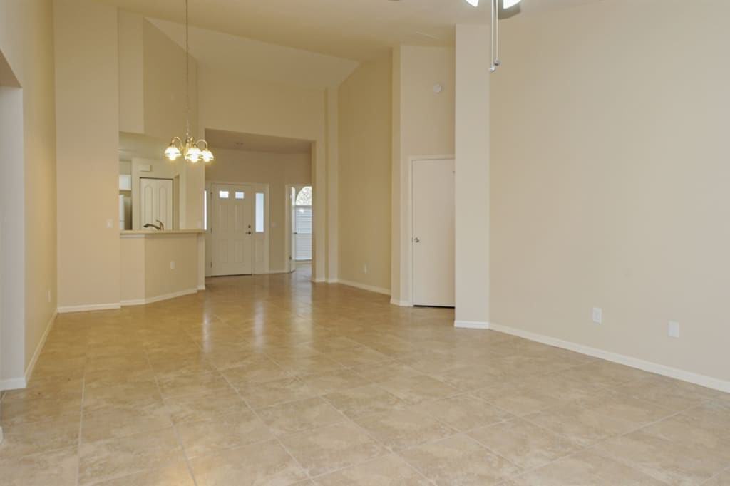 11233 Thicket Ct - Photo 2 of 20