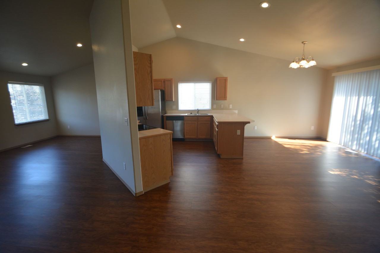 19301 Valley View Dr - Photo 3 of 13