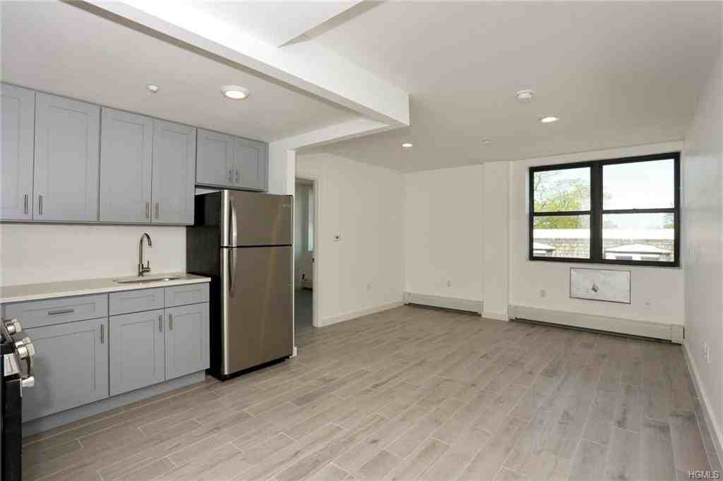 979 Summit Avenue #2F