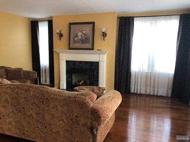 144 Orchard St - Photo 3 of 25