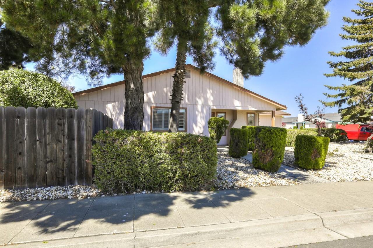 201 Winchester Ct - Photo 3 of 40