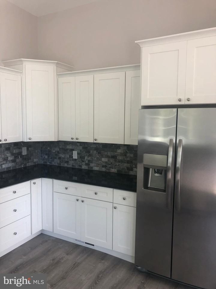 17 W Center St - Photo 2 of 11