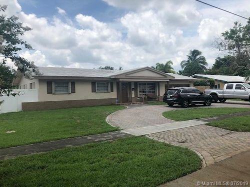 7240 Northwest 10th Place - Photo 2 of 8