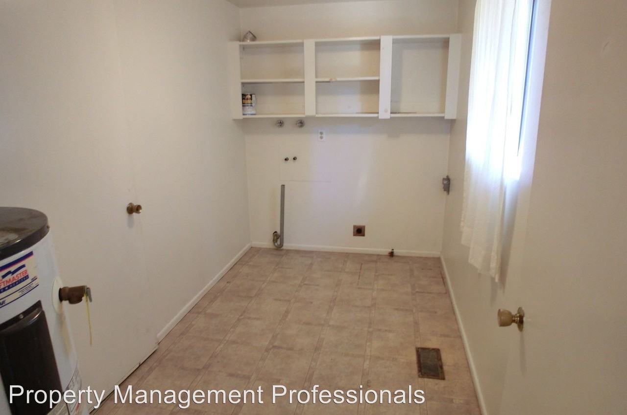 621-625 Western - Photo 3 of 6