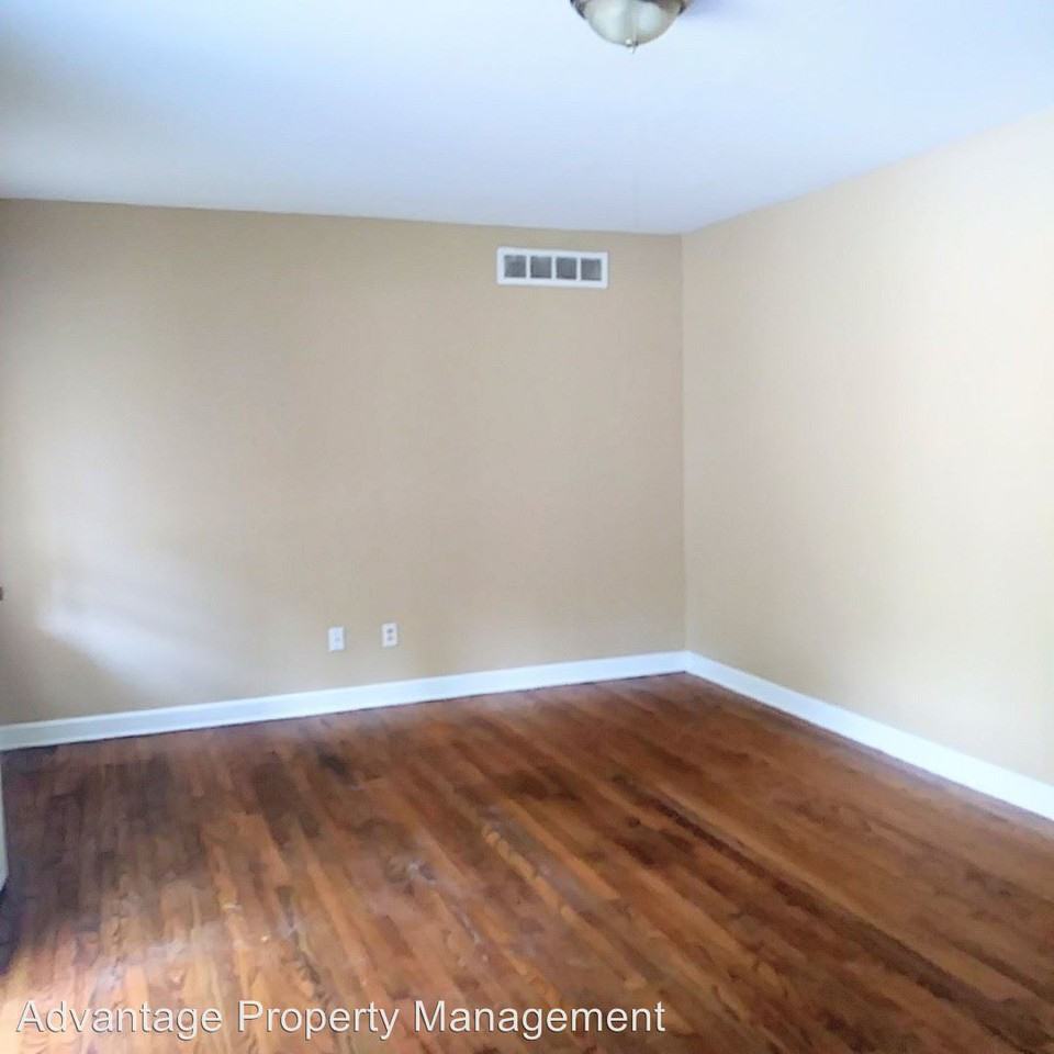 2729 Skylake Dr - Photo 2 of 8