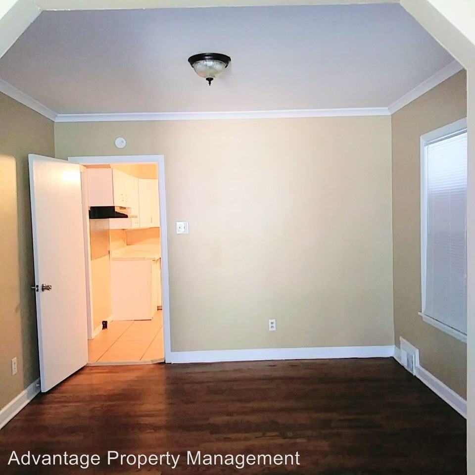 2729 Skylake Dr - Photo 3 of 8