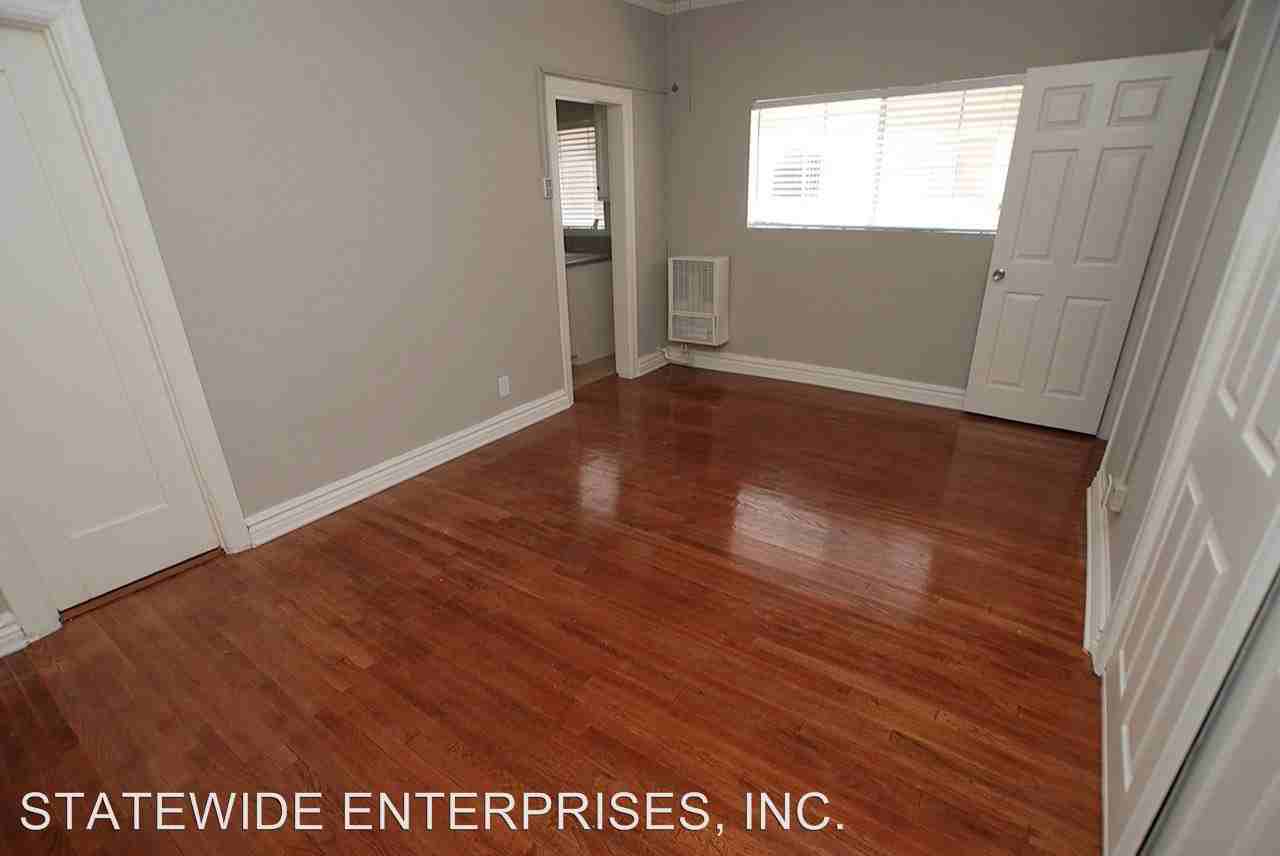 985 S. Oxford Ave - Photo 3 of 9