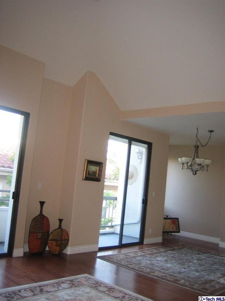 1114 Campbell St - Photo 3 of 8