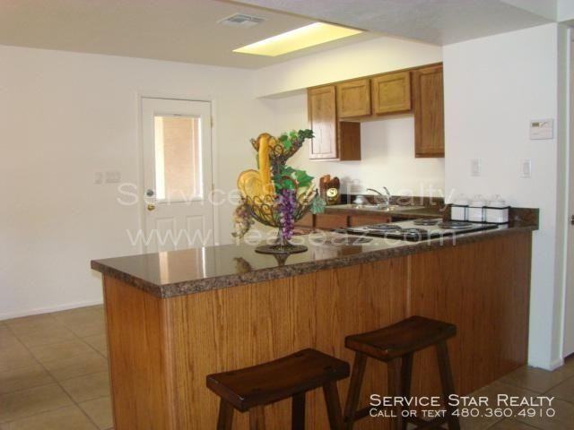 1158 W Hillview St - Photo 2 of 7