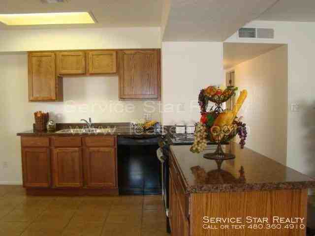 1158 W Hillview St - Photo 3 of 7