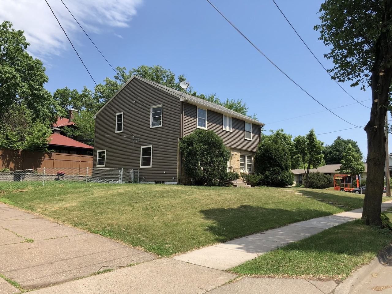 1107 St Clair Ave - Photo 3 of 9