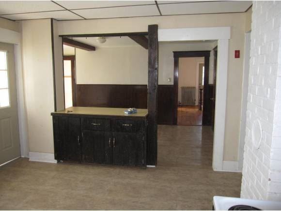 8 Maple St - Photo 2 of 17