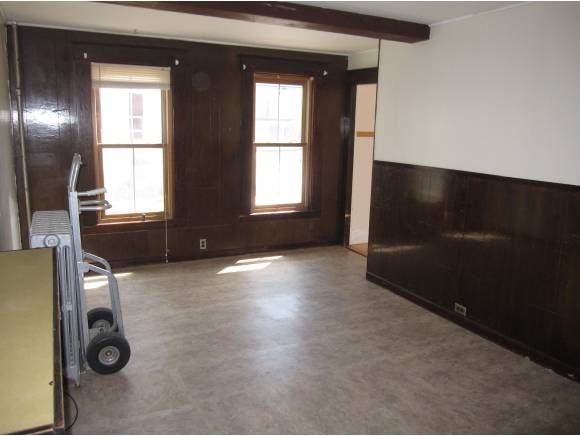 8 Maple St - Photo 3 of 17