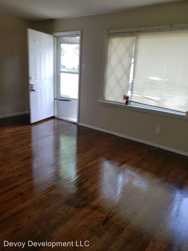 2003 Huntington Ave - Photo 2 of 15