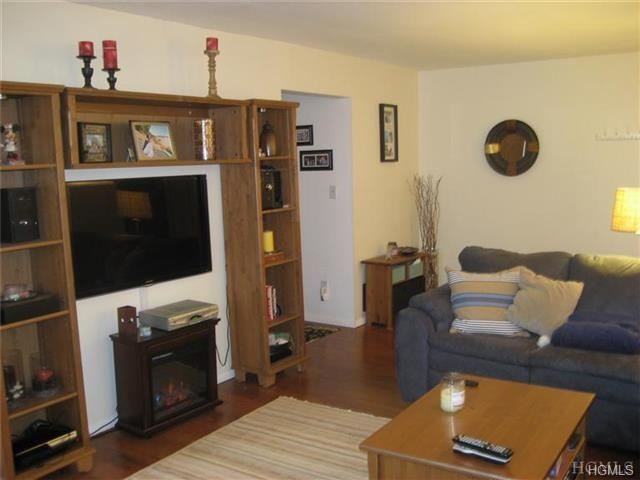 3 Woods End Cir #E - Photo 3 of 13