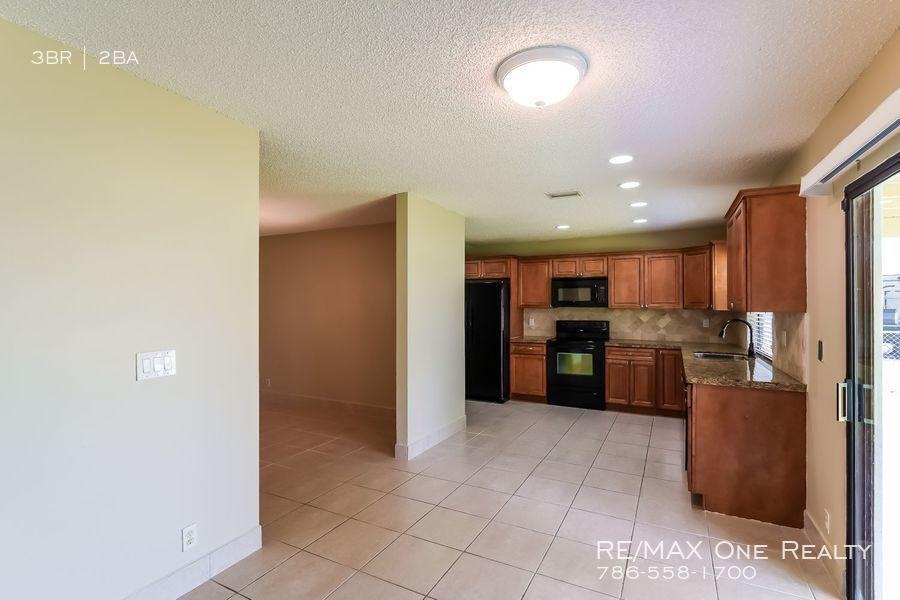 10975 NW 19th St - Photo 2 of 9