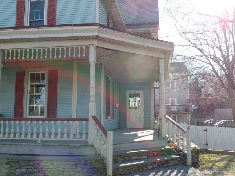 32 Bank St #B - Photo 2 of 14