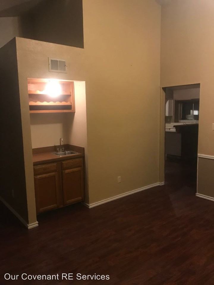 2703 Armstrong Dr - Photo 2 of 15