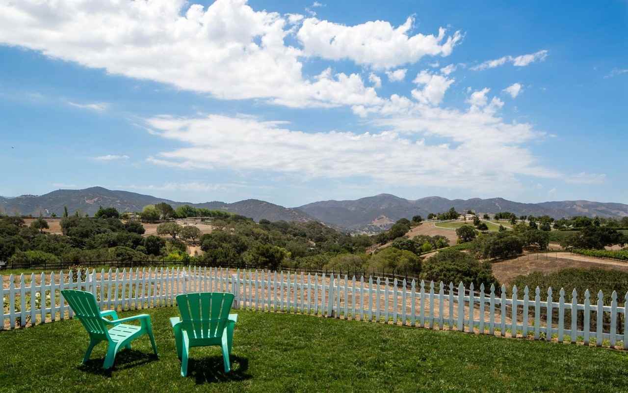 725 Croft Ln - Photo 3 of 15