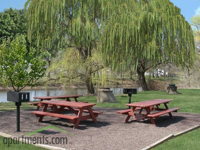 Willow Crest Apartments - Photo 2 of 9