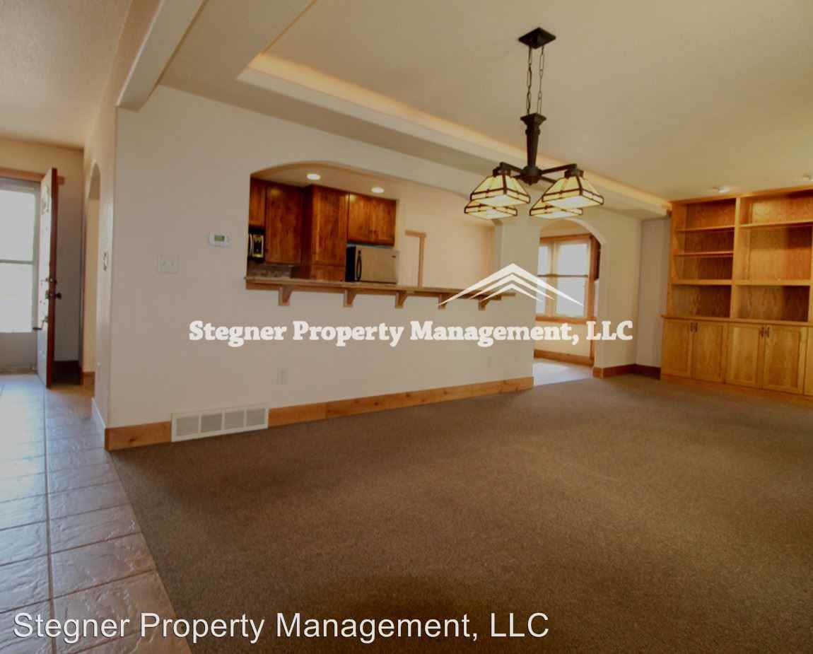 1318 Tuckaway Ct - Photo 2 of 12