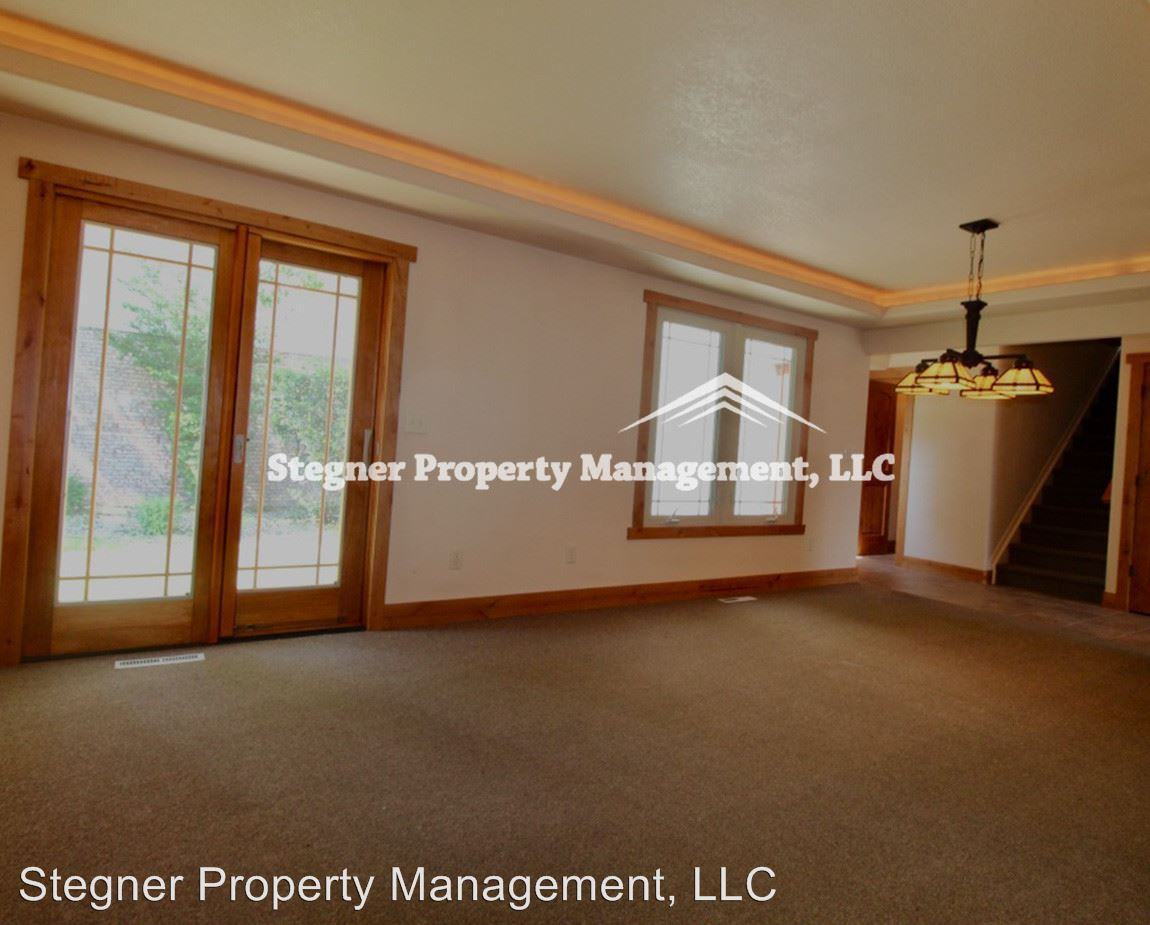 1318 Tuckaway Ct - Photo 3 of 12