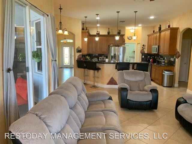 997 SW Hamberland Ave - Photo 2 of 15