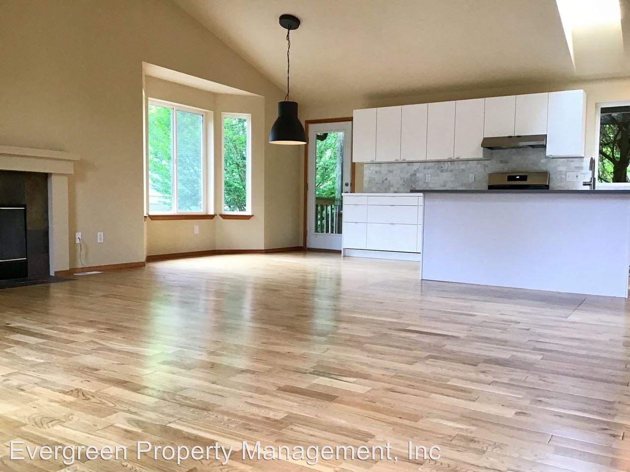 667 SE Beaver Creek Ln - Photo 3 of 24