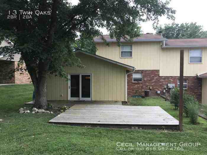 13 Twin Oaks Dr - Photo 2 of 20