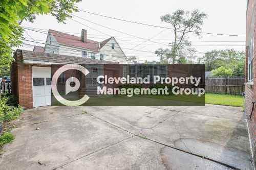 17315 Chagrin Blvd - Photo 2 of 10