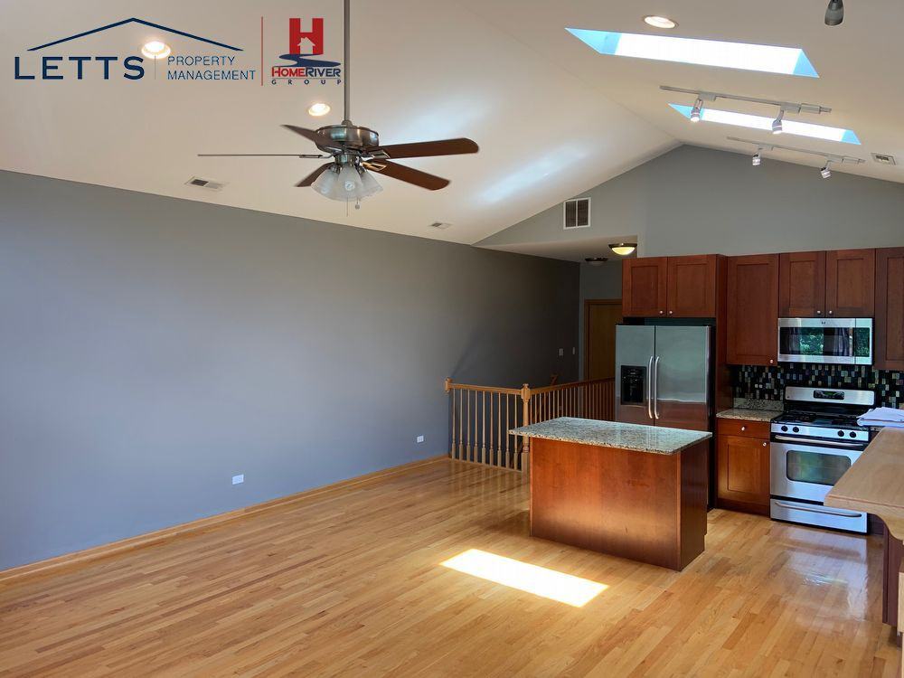 3305 South Michigan Unit 3 #3 - Photo 3 of 13