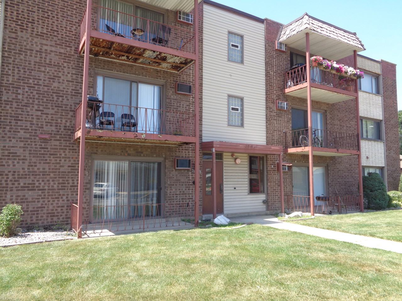 5724 W 111th St #1a, Chicago Ridge, IL 60415 - 1 Bedroom  