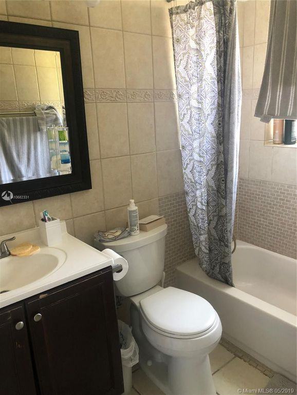 2530 NE 199th St - Photo 3 of 7