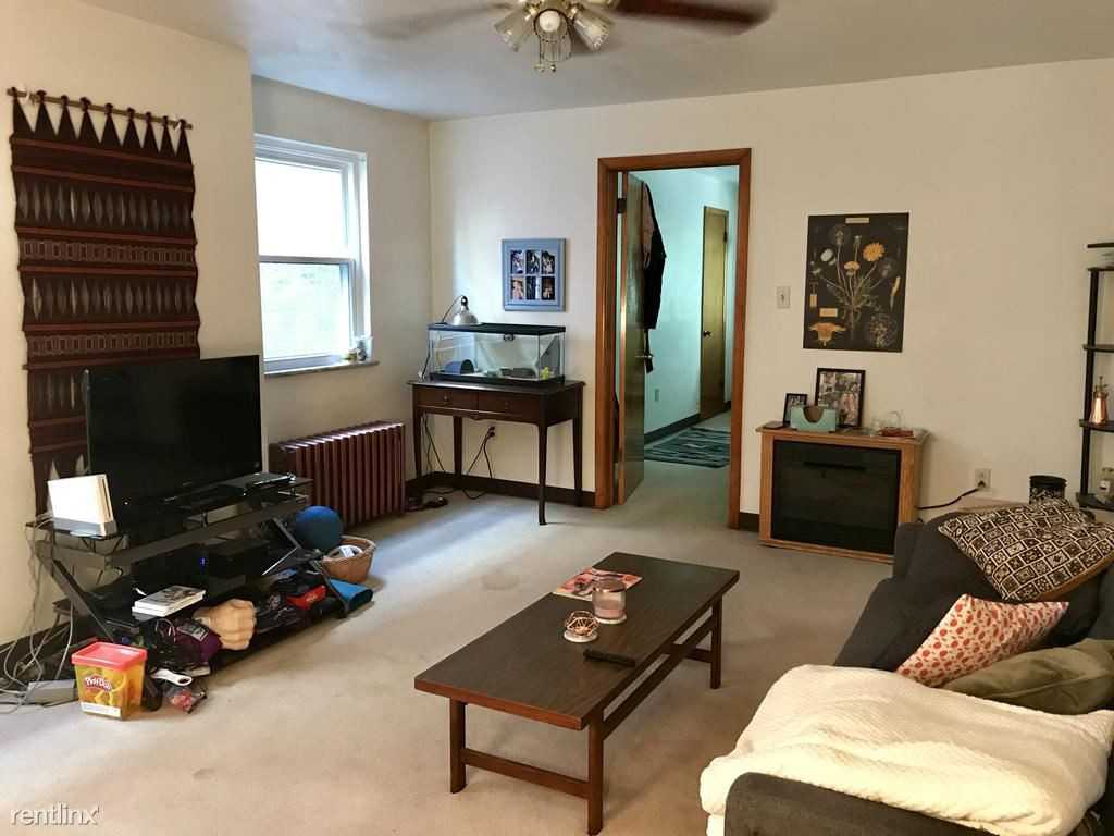 22 Oakland Square #2 - Photo 2 of 14